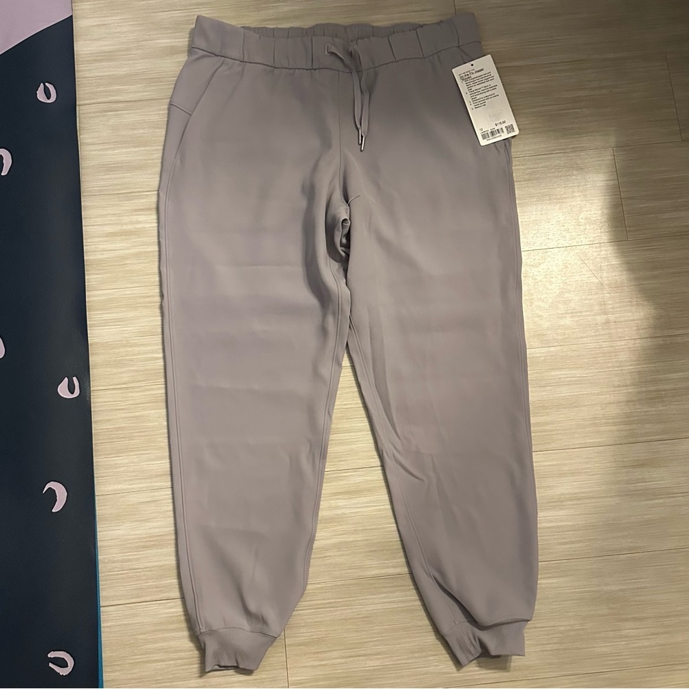 NWT On The Fly Joggers Lululemon Light Grey - Size 12